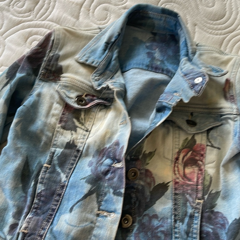 Cute Italian jean jackets small/medium